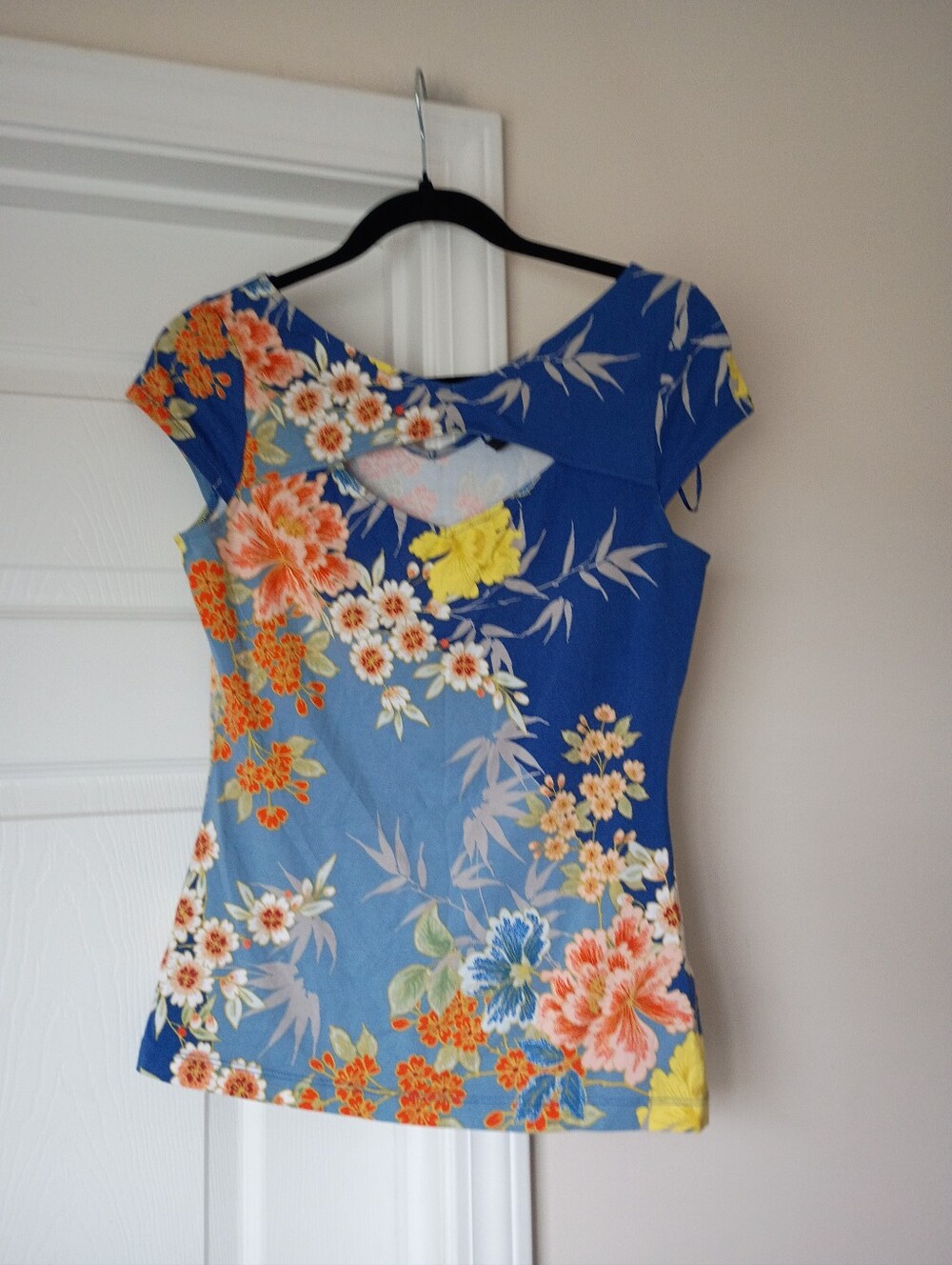 Guess Floral Blue Short-Sleeve Women’s Top M